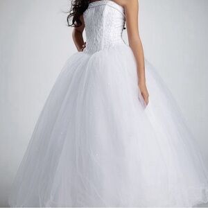 David Bridal quinceañera/wedding dress size 2 dry cleaned and wore it once .